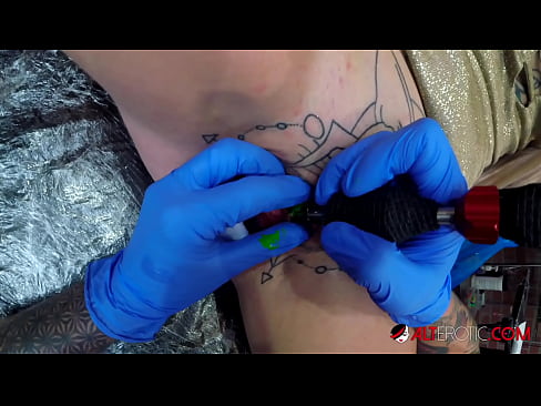 ❤️ Äärimmäisen tatuoitu hottie Sully Savage sai tatuoinnin klitorikseen ❤️ Porno vk at fi.hentaibar.ru